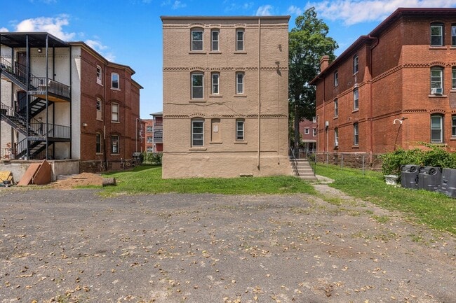 43 Seyms St in Hartford, CT - Building Photo - Building Photo