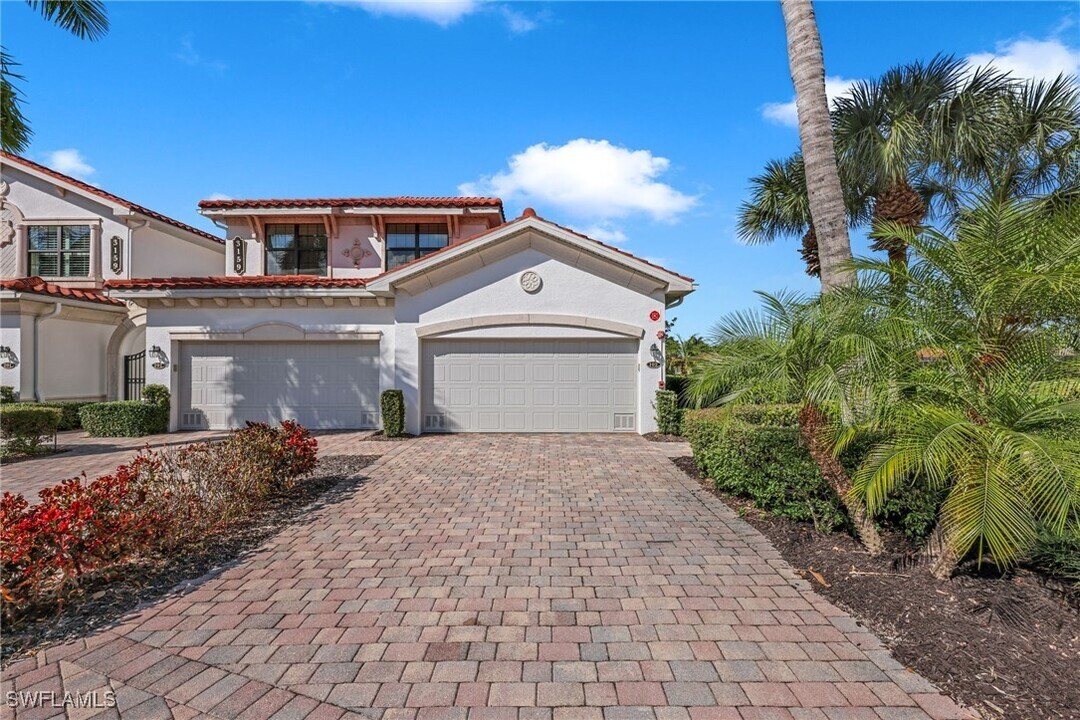 3159 Serena Ln in Naples, FL - Building Photo
