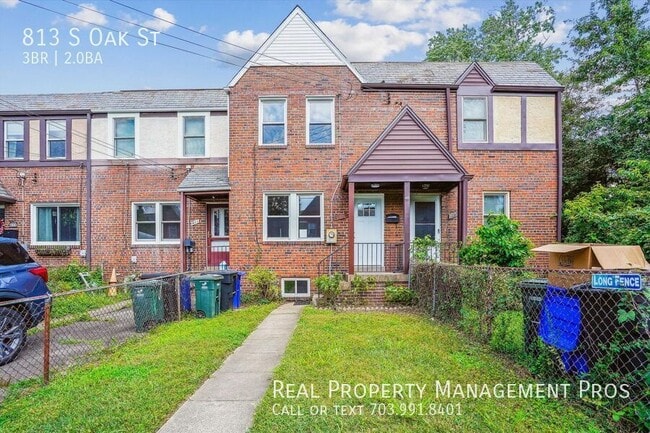 property at 813 S Oak St