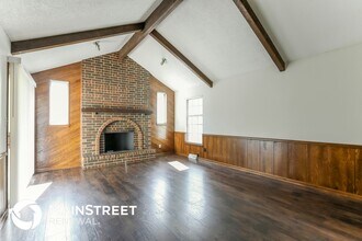 1501 N Aztec Ave in Independence, MO - Building Photo - Building Photo