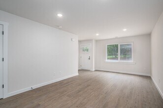 Modern Duplex Unit for Rent - Modern Living at Its Best! in Hickory, NC - Building Photo - Interior Photo