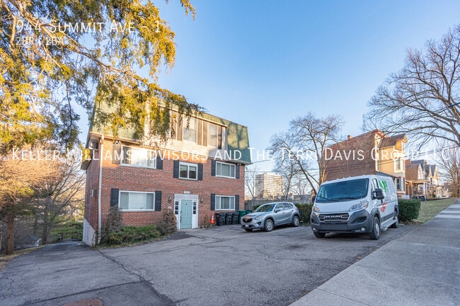 944 Summit Ave in Cincinnati, OH - Building Photo - Building Photo