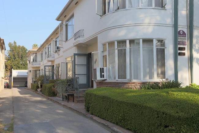 911 N Sweetzer Ave in West Hollywood, CA - Building Photo - Building Photo
