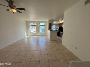 280 S Evergreen Rd in Tempe, AZ - Foto de edificio - Building Photo