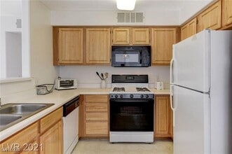 5710 E Tropicana Ave in Las Vegas, NV - Building Photo - Building Photo