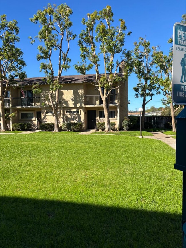 property at 728 N Mollison Ave