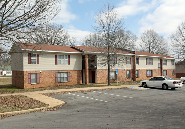 Holly Hills Apartments in Holly Springs, MS - Foto de edificio - Building Photo