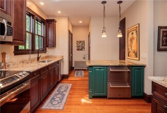 17 Lincoln St in Newport, RI - Building Photo - Building Photo