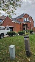 8 Treepark St in Brampton, ON - Building Photo