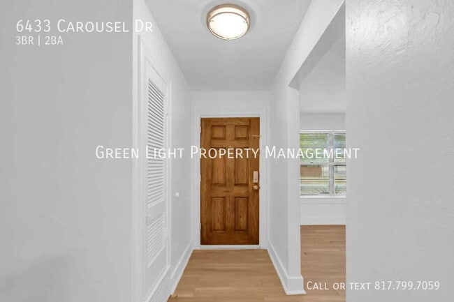 6433 Carousel Dr in Watauga, TX - Building Photo - Building Photo