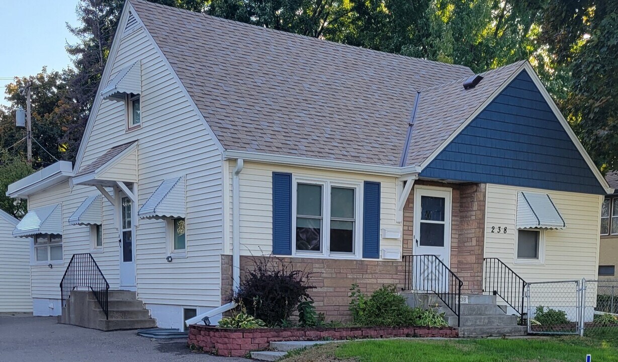 238 MacArthur St E in South St. Paul, MN - Building Photo