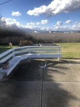 3209 Blackthorn Way in Medford, OR - Building Photo - Building Photo