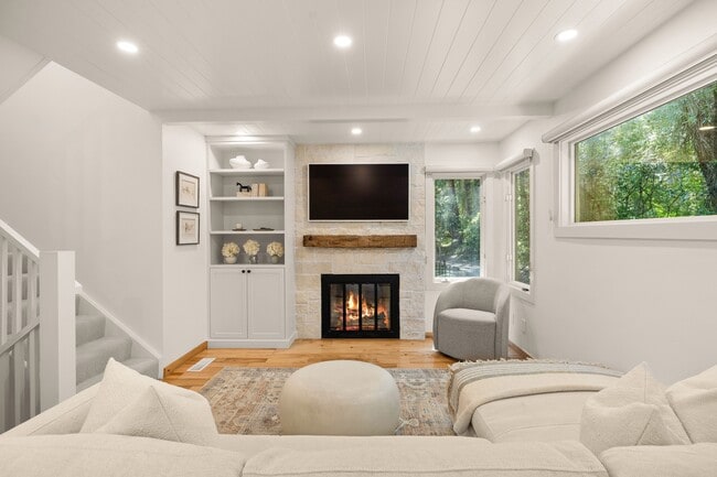property at 814 W Bleeker St