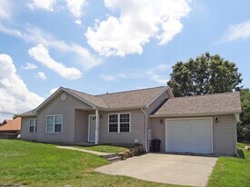 1002 Bakers Ridge Rd in Morgantown, WV - Building Photo