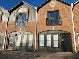 1616 Avenue N in Huntsville, TX - Building Photo