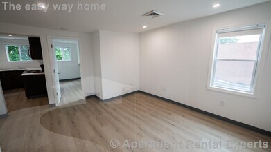 303 Boston Ave, Unit 03 in Medford, MA - Building Photo - Building Photo