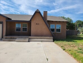 913 E Brady Ave in Clovis, NM - Building Photo - Building Photo