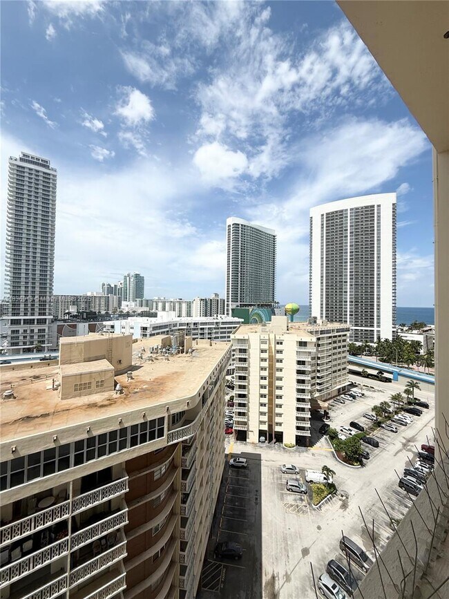 1833 S Ocean Dr, Unit 1707 in Hallandale Beach, FL - Building Photo - Building Photo