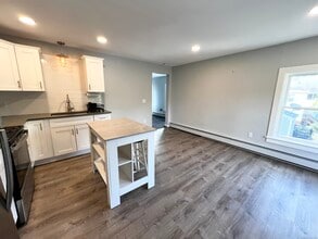 359 S Main St in Middletown, CT - Building Photo - Building Photo