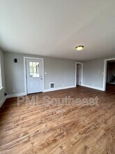 41R Boston Post Rd in Waterford, CT - Building Photo - Building Photo