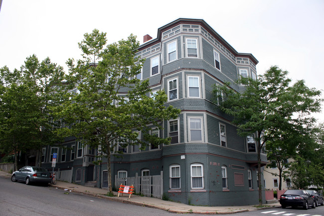 156 School St in Somerville, MA - Foto de edificio - Building Photo
