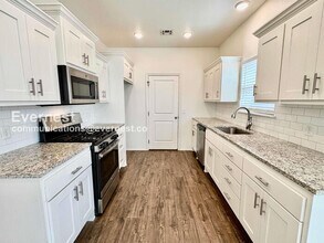 321 E Redwood St in Coweta, OK - Building Photo - Building Photo