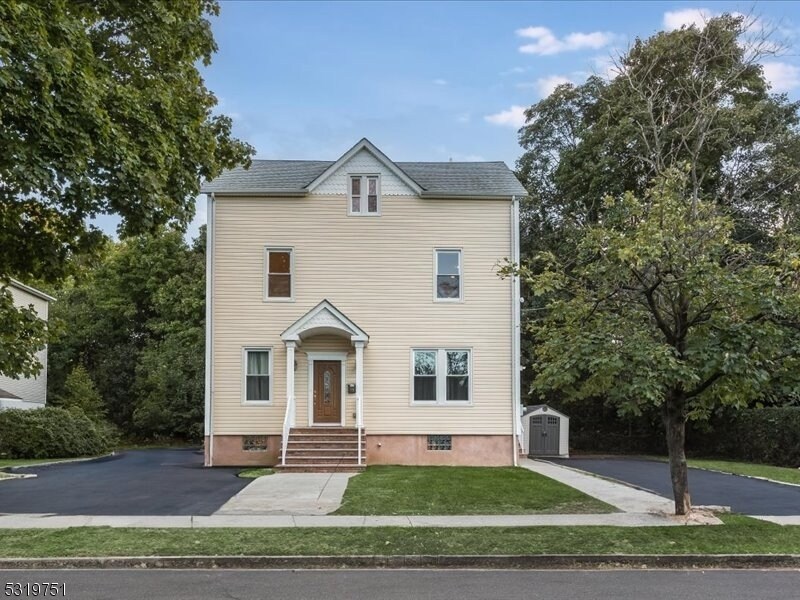 68 Maple St-Unit -2 in Bloomfield, NJ - Building Photo