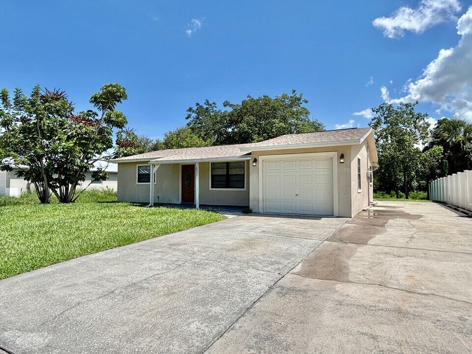 831 Tarpon Ave in Sebastian, FL - Building Photo