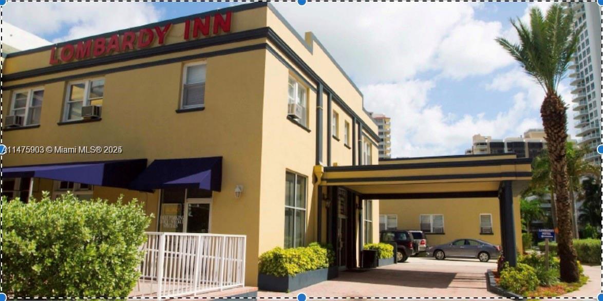 6300 Collins Ave in Miami Beach, FL - Building Photo