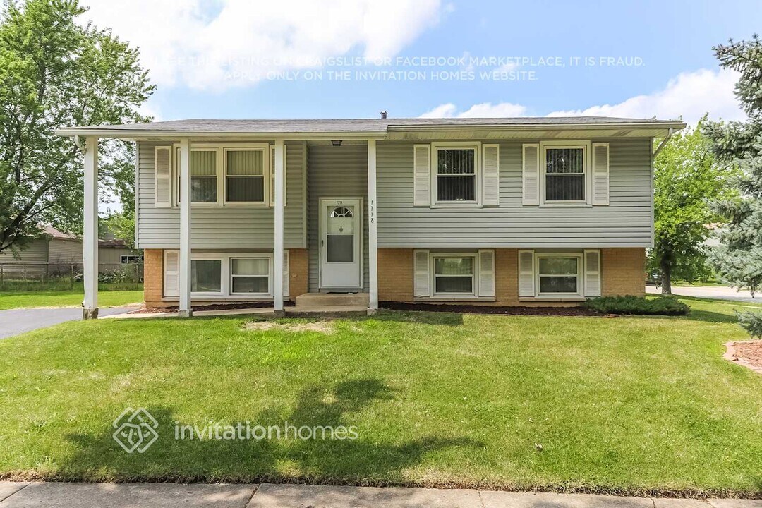 1718 President St in Glendale Heights, IL - Foto de edificio