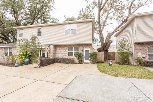 6148 The Oaks Ln
