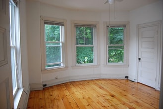 322 Merrimac St, Unit 322-2 in Newburyport, MA - Building Photo - Building Photo