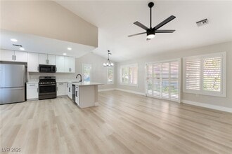 8620 Millsboro Dr in Las Vegas, NV - Building Photo - Building Photo