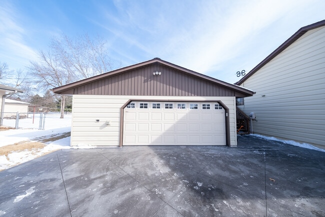 1305 Independence Ave N in Champlin, MN - Building Photo - Building Photo