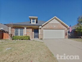 541 Kerry St in Crowley, TX - Building Photo