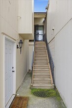 401 Eastwood Dr in Medford, OR - Building Photo - Building Photo