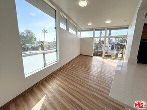 503 N San Vicente Blvd in West Hollywood, CA - Building Photo - Building Photo