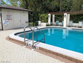 1045 Pine Isle Ln in Naples, FL - Building Photo - Building Photo