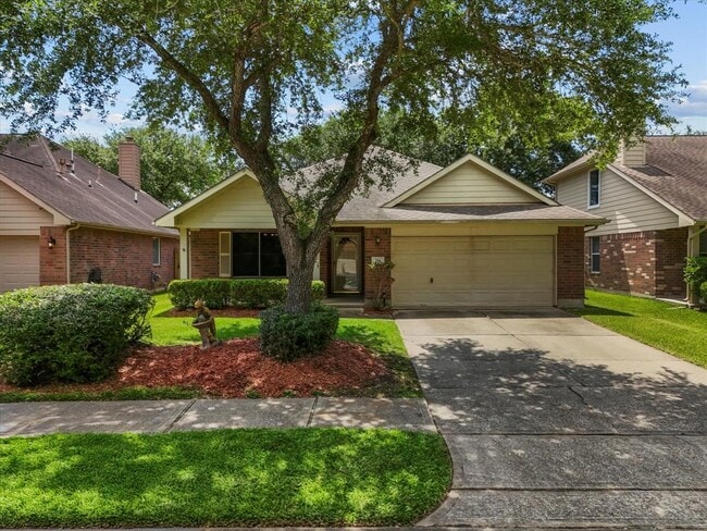 214 Mammoth Springs Ln in Dickinson, TX - Building Photo - Building Photo