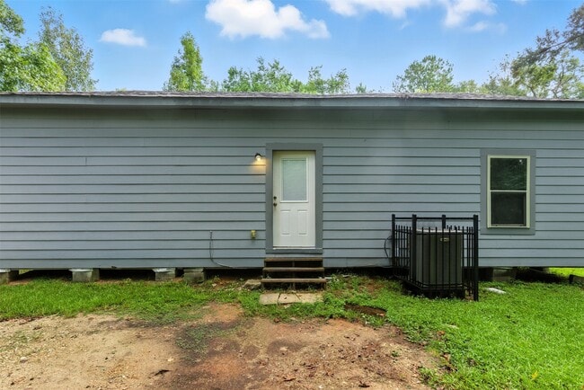 property at 1718 N Travis Ave