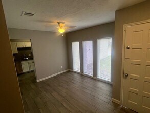 10410 Kirkglen Dr in Houston, TX - Building Photo - Building Photo