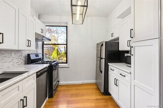 212 Larchmont Acres in Larchmont, NY - Building Photo - Building Photo