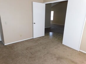 431 Mount McKinley Pl in Ridgecrest, CA - Building Photo - Building Photo