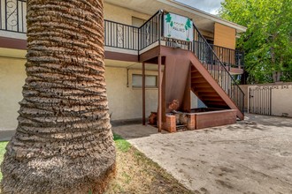 Four Palms Apartments in Phoenix, AZ - Building Photo - Building Photo