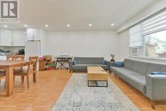 244 Wilmington Ave in Toronto, ON - Building Photo - Building Photo