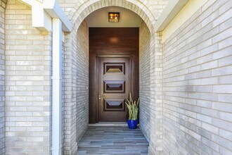 503 Pine Sisken St in Laredo, TX - Building Photo - Building Photo