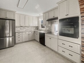 3222 S Elm-Eugene St in Greensboro, NC - Building Photo - Building Photo