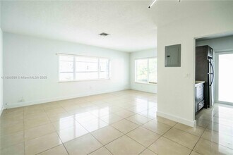 1940 Biarritz Dr in Miami Beach, FL - Building Photo - Building Photo