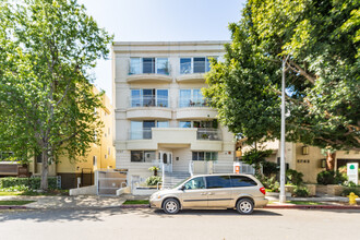 1247 Barry Ave in Los Angeles, CA - Foto de edificio - Building Photo