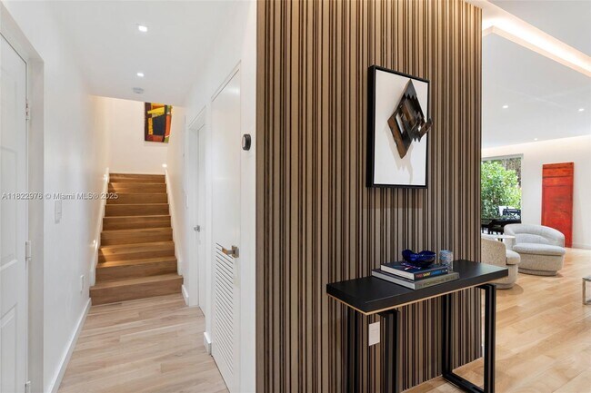 3026 NE Quayside Ln in Miami, FL - Building Photo - Building Photo